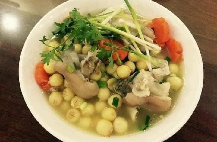 Một chén bát canh phân tử sen thơm và ngon hương thụ nằm trong gia đình