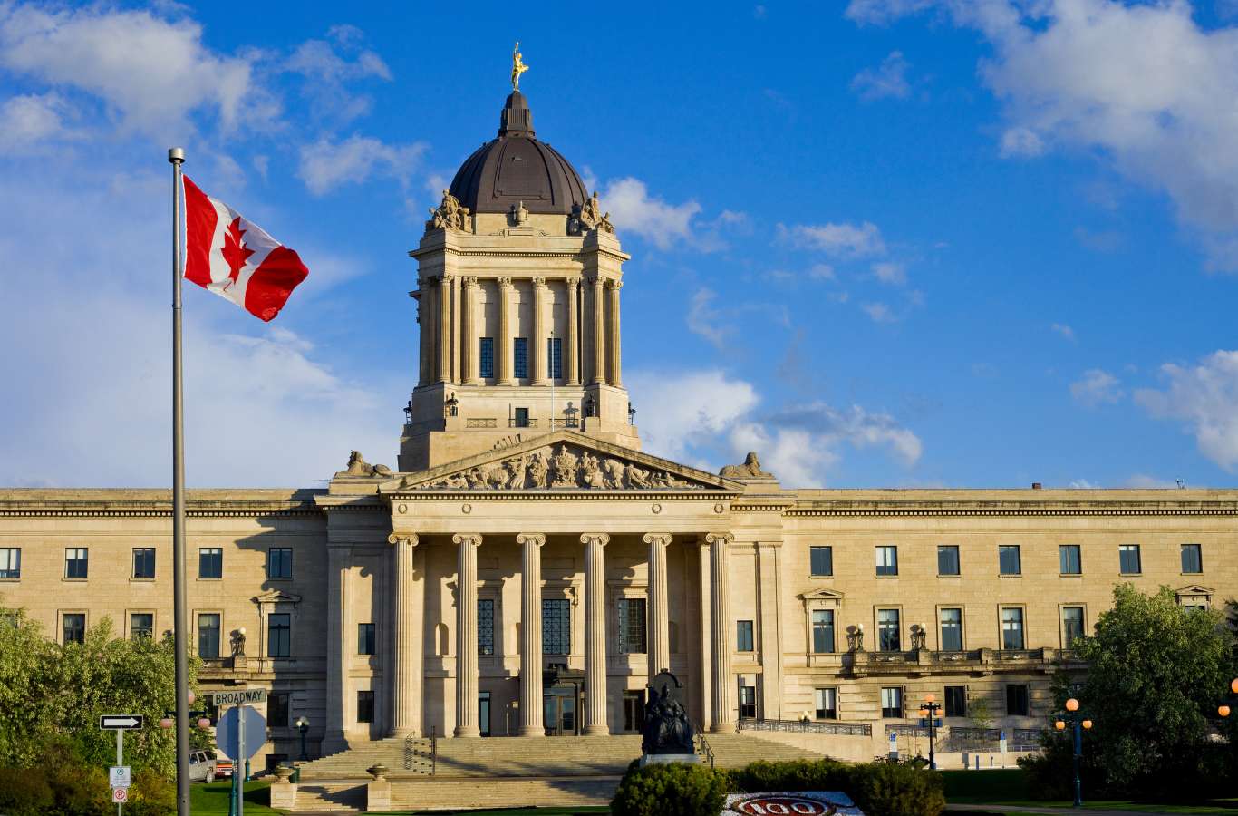 LMIA Canada là gì? Quy Trình & Chi Phí 2025 cho người Việt